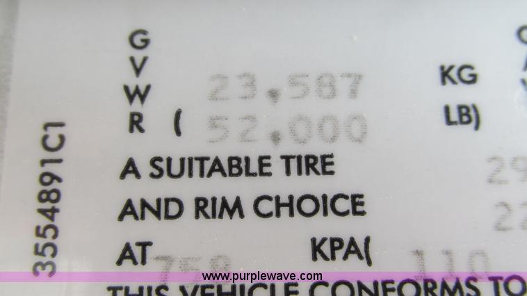 image for item L5269 2005 International 9400i semi truck