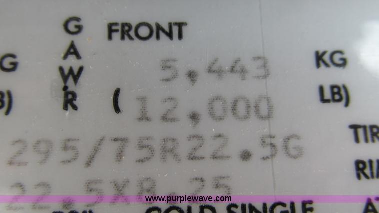 image for item L5269 2005 International 9400i semi truck