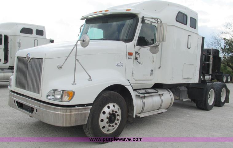 image for item L5270 2006 International 9400i semi truck