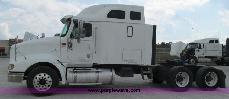 image for item L5270 2006 International 9400i semi truck