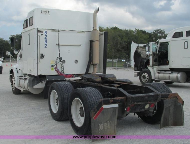 image for item L5270 2006 International 9400i semi truck