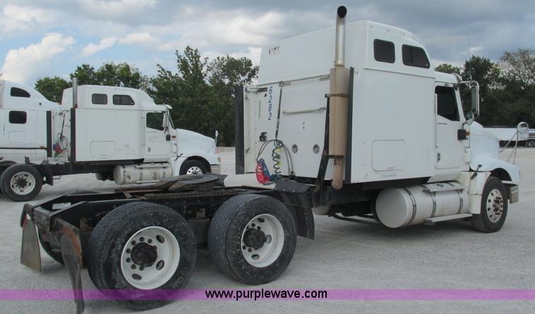 image for item L5270 2006 International 9400i semi truck