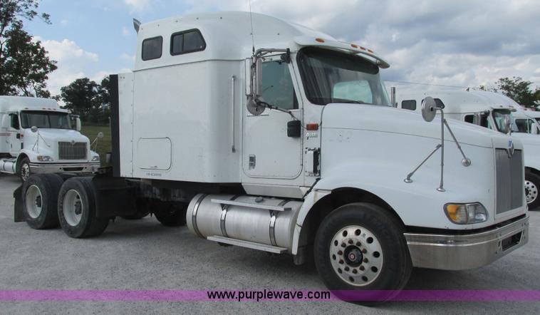 image for item L5270 2006 International 9400i semi truck