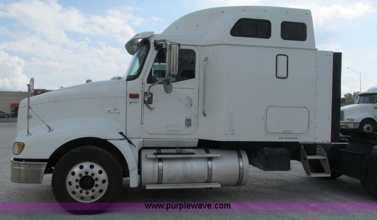 image for item L5270 2006 International 9400i semi truck