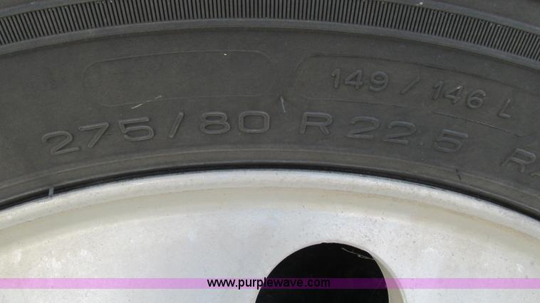 image for item L5270 2006 International 9400i semi truck