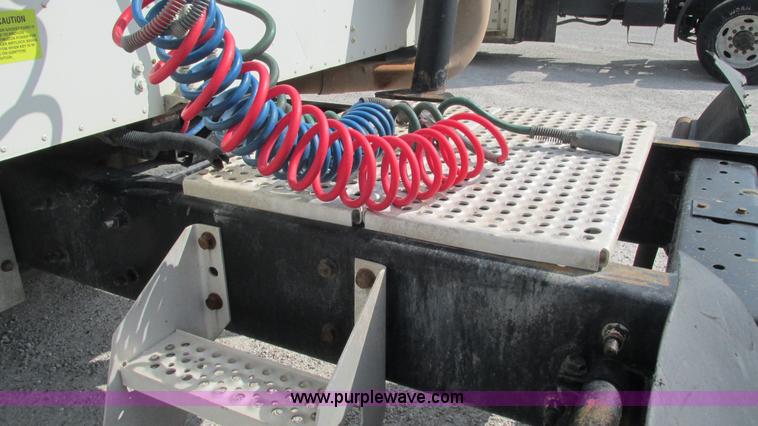 image for item L5270 2006 International 9400i semi truck