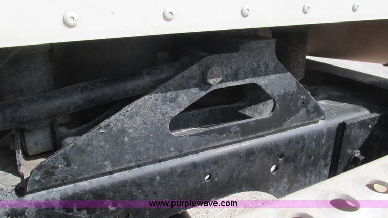 image for item L5270 2006 International 9400i semi truck