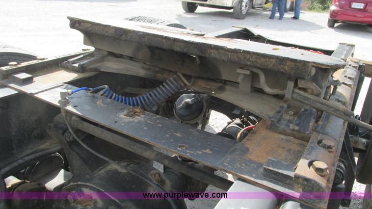 image for item L5270 2006 International 9400i semi truck