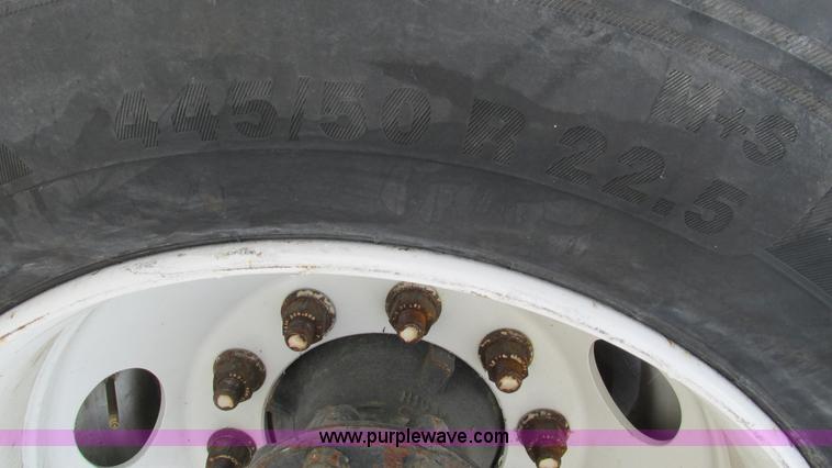 image for item L5270 2006 International 9400i semi truck