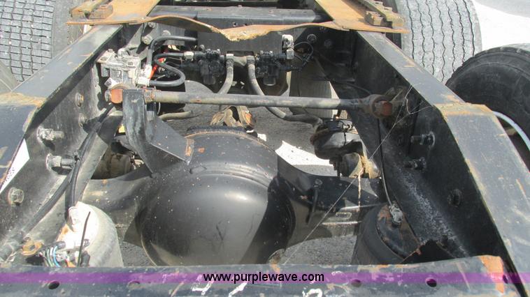 image for item L5270 2006 International 9400i semi truck