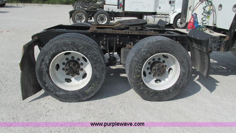 image for item L5270 2006 International 9400i semi truck