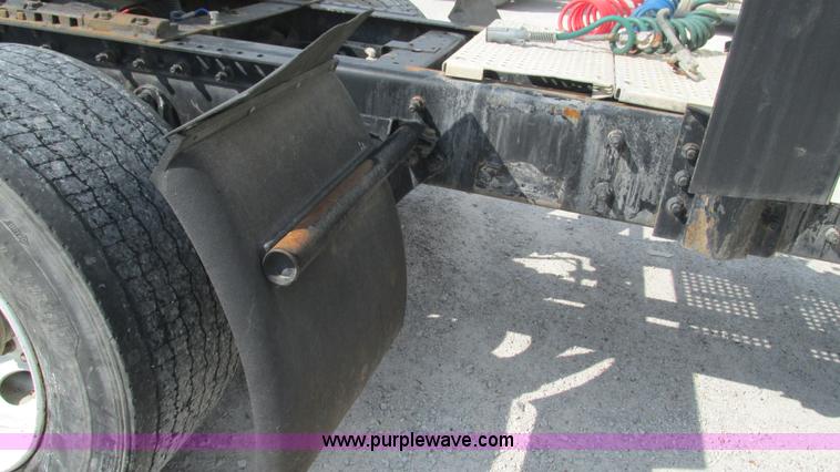 image for item L5270 2006 International 9400i semi truck