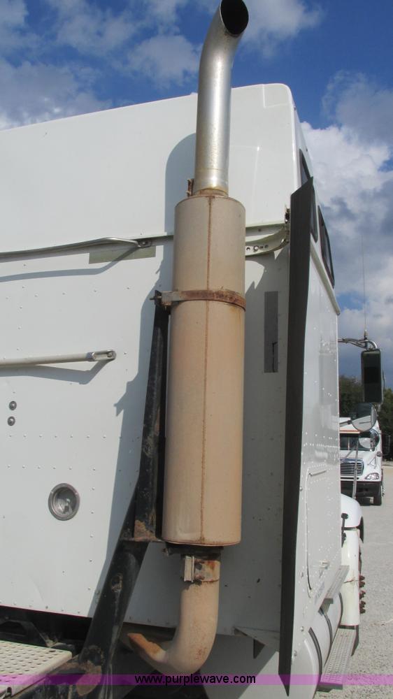 image for item L5270 2006 International 9400i semi truck