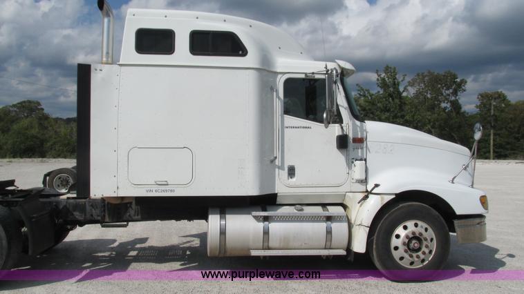 image for item L5270 2006 International 9400i semi truck