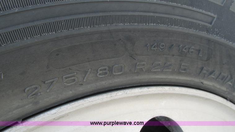 image for item L5270 2006 International 9400i semi truck