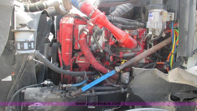 image for item L5270 2006 International 9400i semi truck