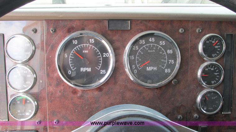 image for item L5270 2006 International 9400i semi truck