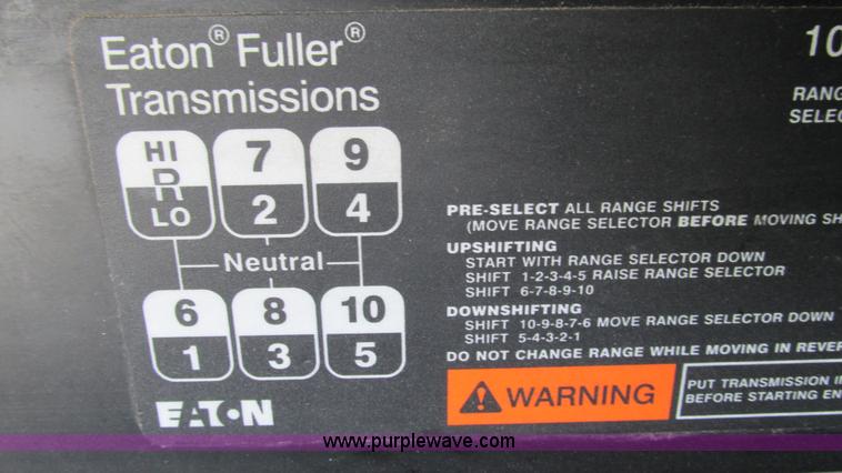 image for item L5270 2006 International 9400i semi truck