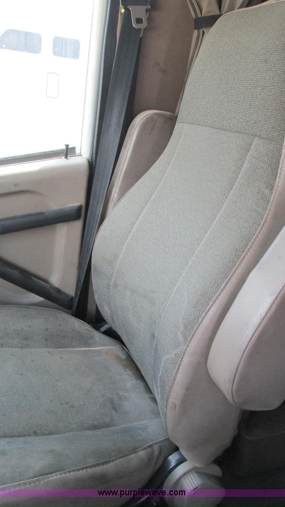 image for item L5270 2006 International 9400i semi truck