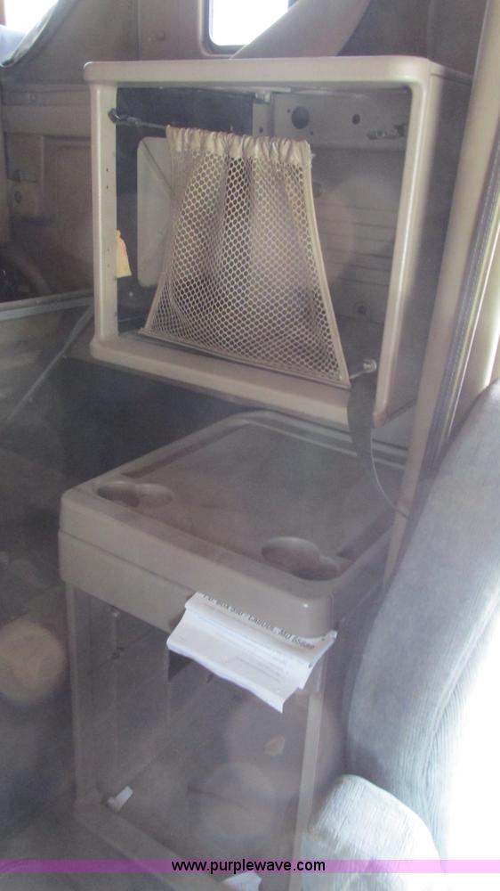 image for item L5270 2006 International 9400i semi truck