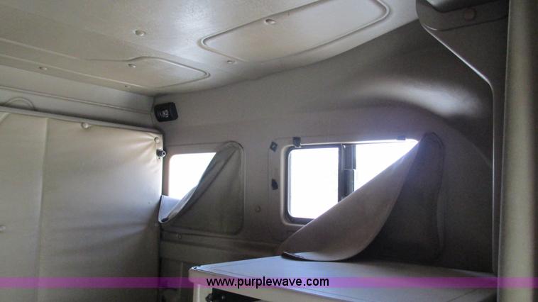 image for item L5270 2006 International 9400i semi truck