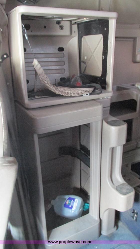 image for item L5270 2006 International 9400i semi truck