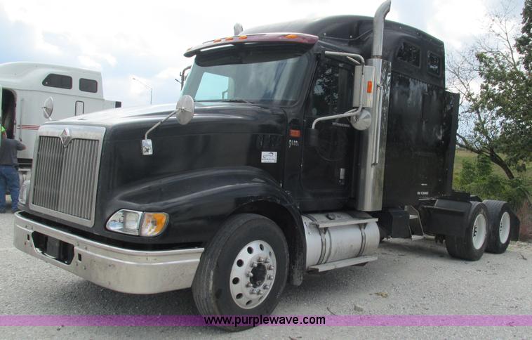 image for item L5271 2007 International 9400i semi truck