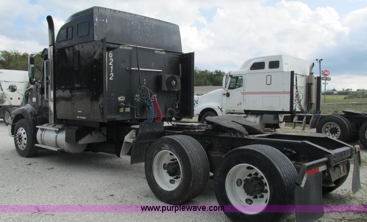 image for item L5271 2007 International 9400i semi truck