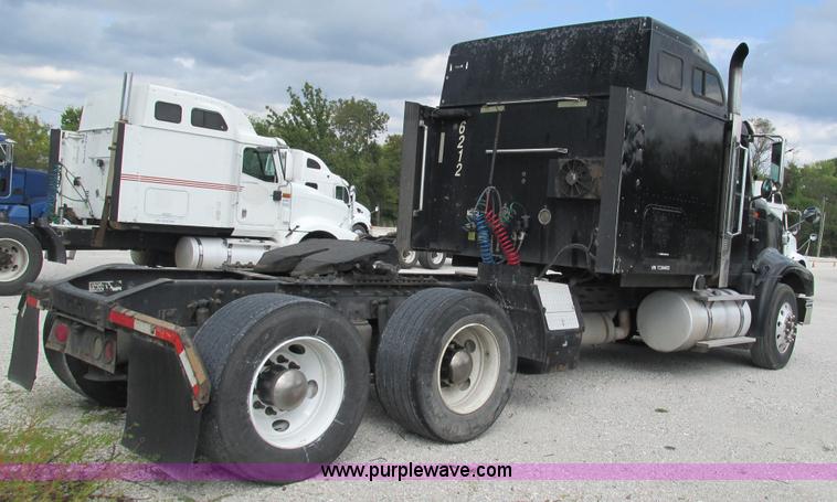 image for item L5271 2007 International 9400i semi truck
