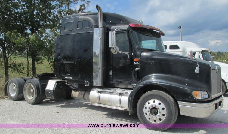 image for item L5271 2007 International 9400i semi truck