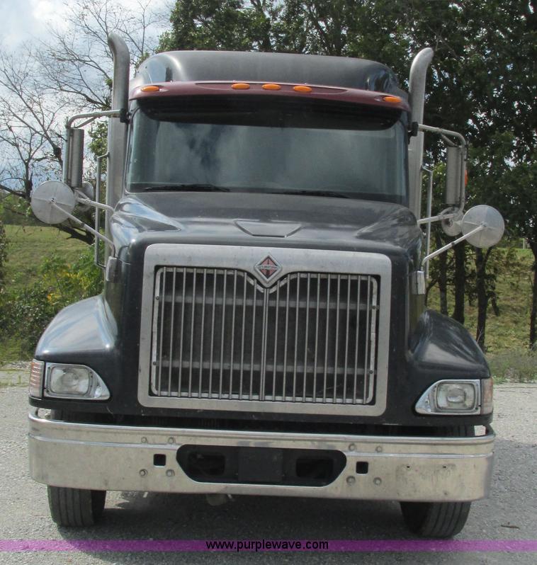 image for item L5271 2007 International 9400i semi truck