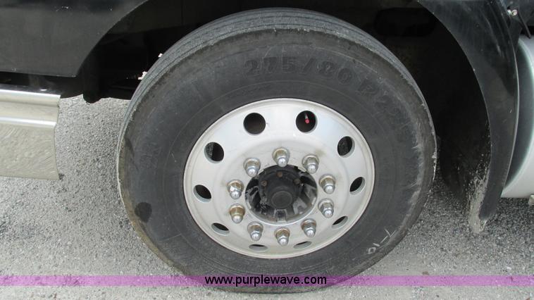 image for item L5271 2007 International 9400i semi truck