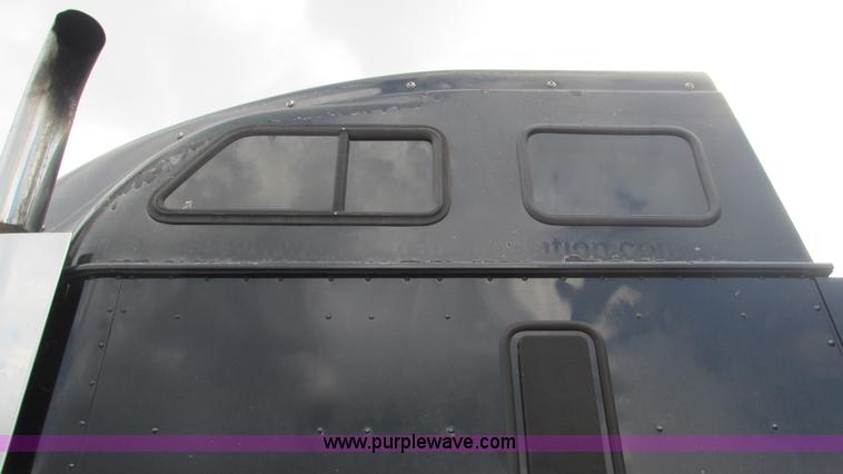 image for item L5271 2007 International 9400i semi truck