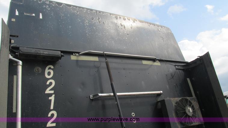 image for item L5271 2007 International 9400i semi truck