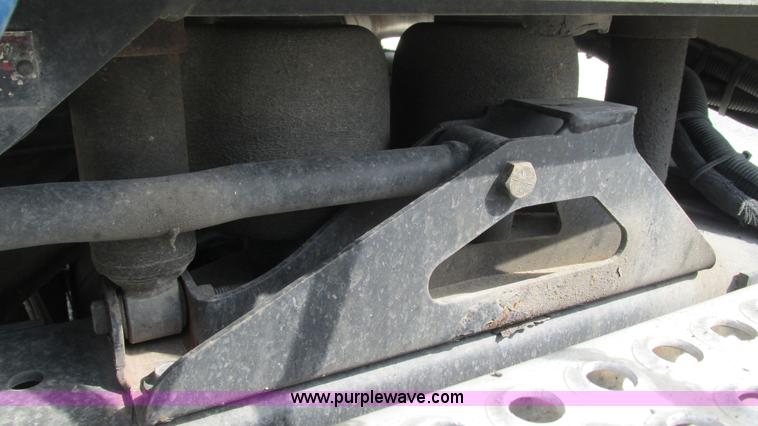 image for item L5271 2007 International 9400i semi truck