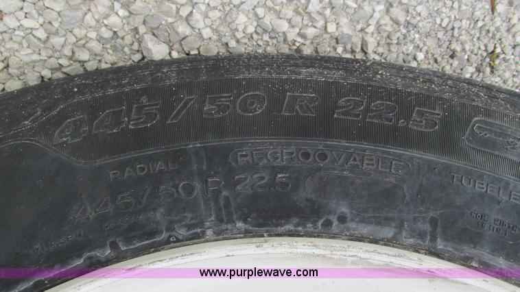 image for item L5271 2007 International 9400i semi truck