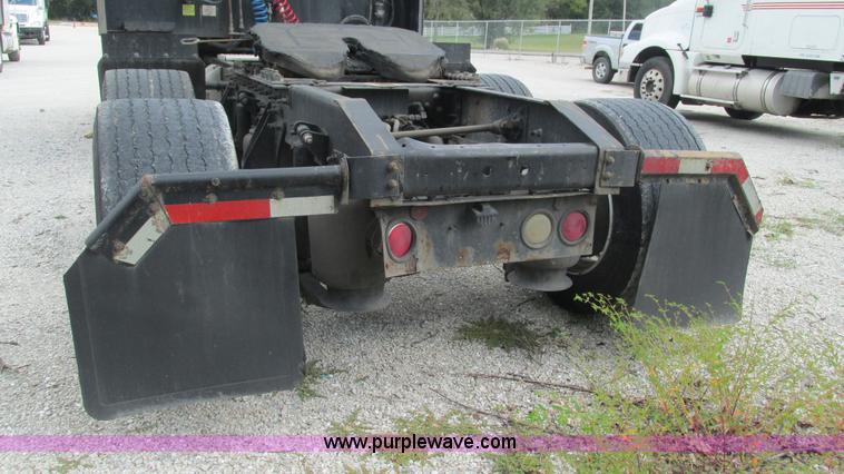 image for item L5271 2007 International 9400i semi truck