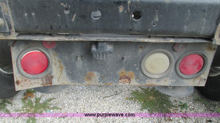 image for item L5271 2007 International 9400i semi truck