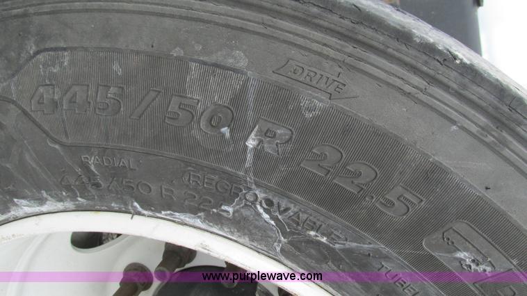 image for item L5271 2007 International 9400i semi truck