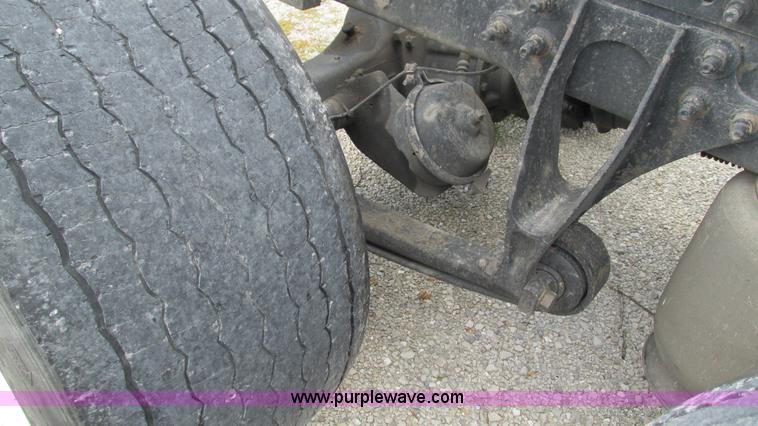 image for item L5271 2007 International 9400i semi truck