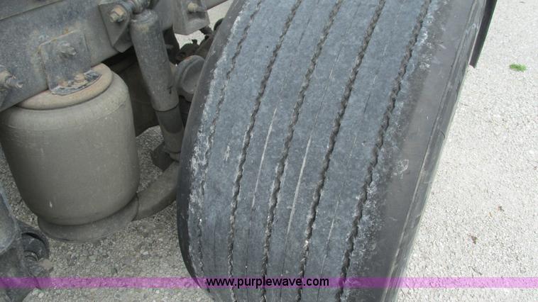 image for item L5271 2007 International 9400i semi truck