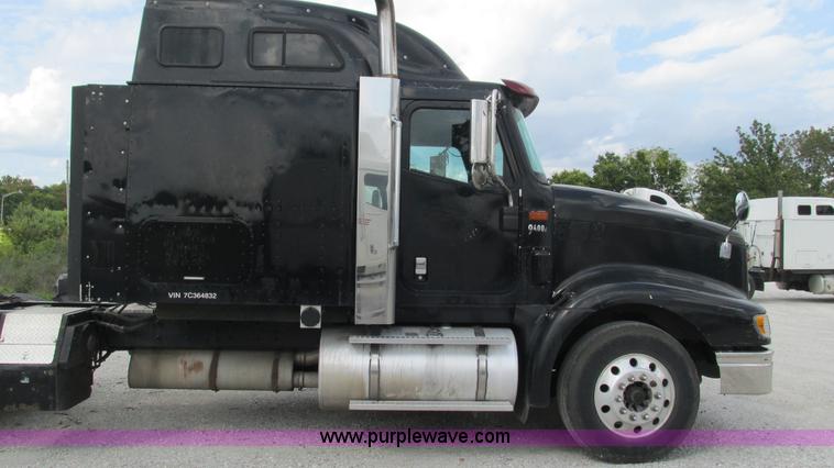 image for item L5271 2007 International 9400i semi truck