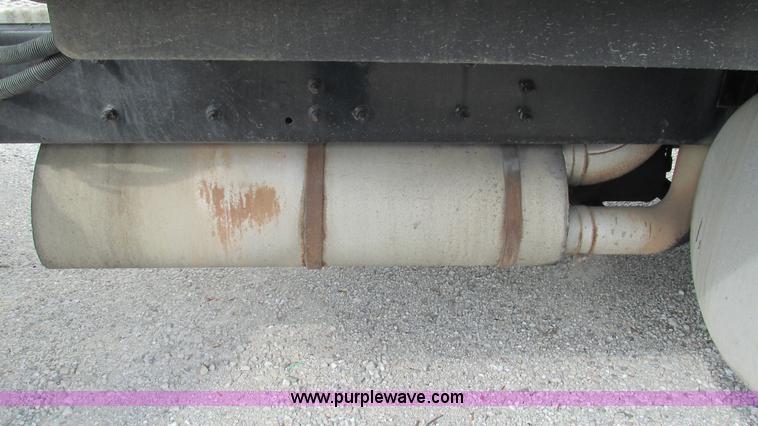 image for item L5271 2007 International 9400i semi truck