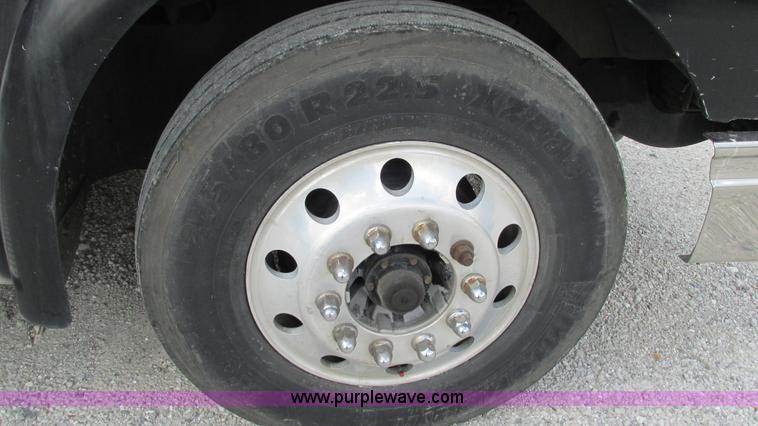 image for item L5271 2007 International 9400i semi truck