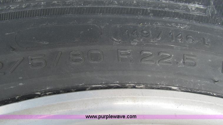 image for item L5271 2007 International 9400i semi truck