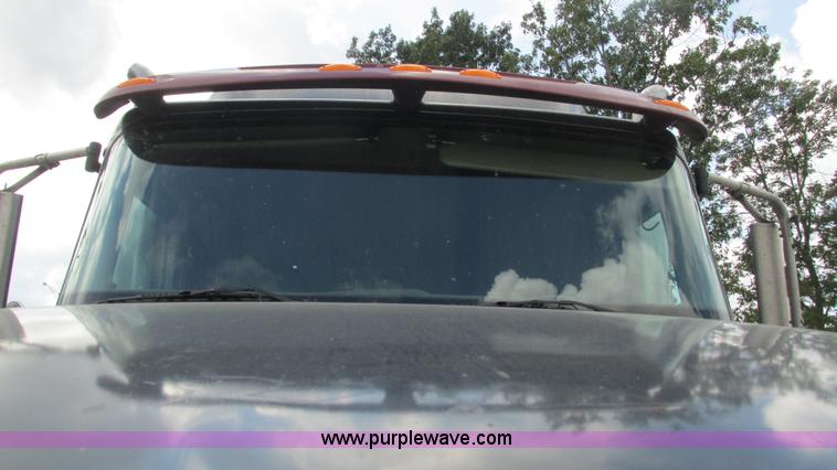 image for item L5271 2007 International 9400i semi truck