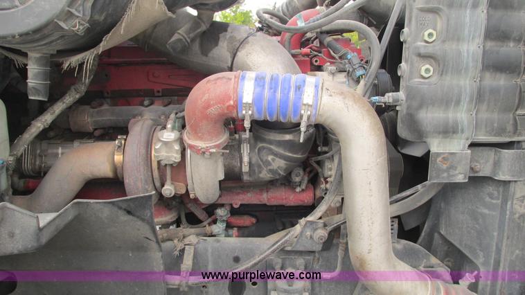 image for item L5271 2007 International 9400i semi truck