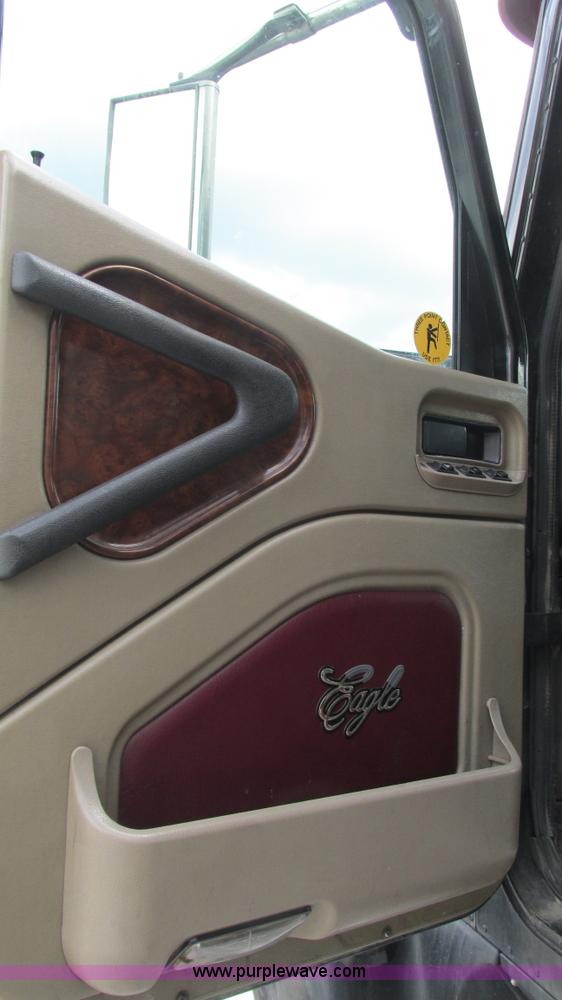 image for item L5271 2007 International 9400i semi truck