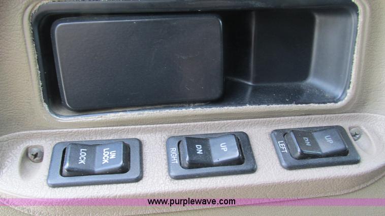 image for item L5271 2007 International 9400i semi truck