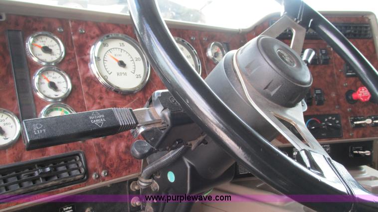 image for item L5271 2007 International 9400i semi truck